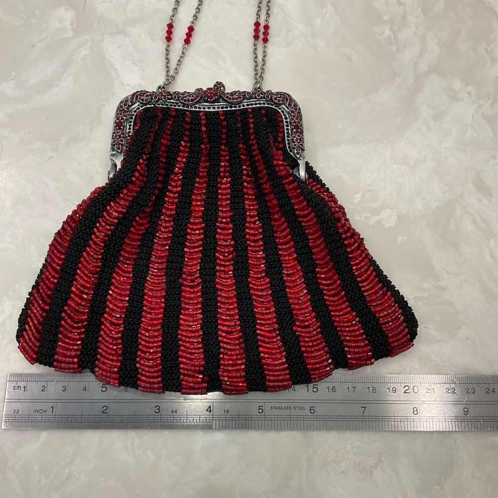 Vintage Art Deco Red Beaded Clasp Top Cocktail Bag with two Silver Chain Handles - Picture 10 of 12